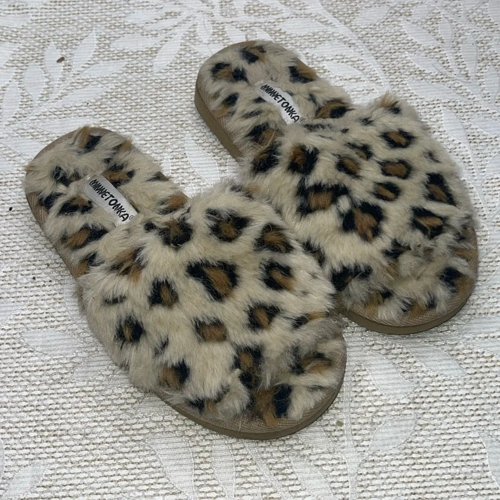 Minnetonka Faux Fur Leopard Lolo Slide Slippers Kids 2